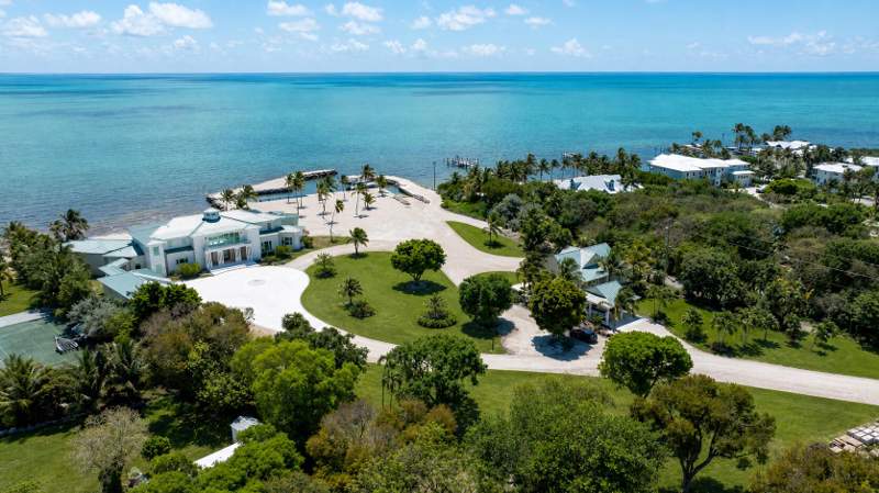 8 bedroom Single Family Residence at 88835 & 88845 Old Highway, Pearl City (89.0), Plantation Key — photo 2