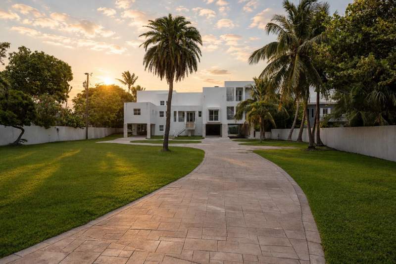 8 bedroom Single Family Residence at 89401 Old Highway, Misc Plantation Key (85.0), Plantation Key — photo 2
