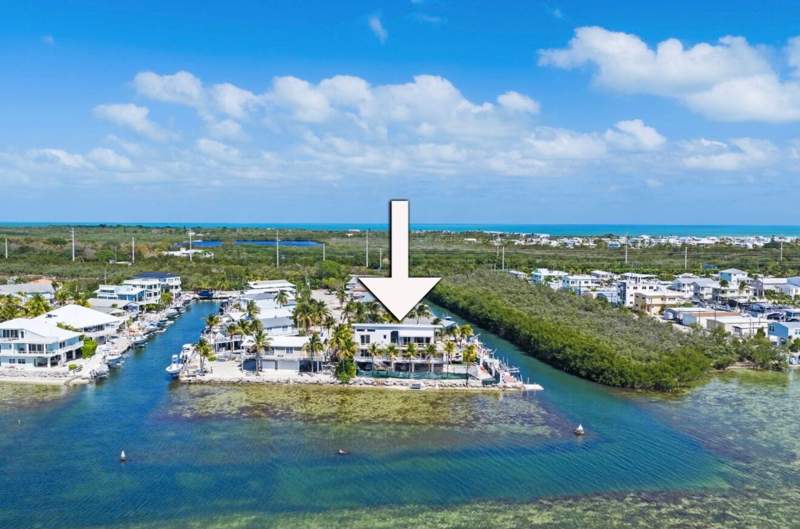 5 bedroom Single Family Residence at 233 Aberdeen Court, Hammer Point (93.0), Key Largo — photo 4
