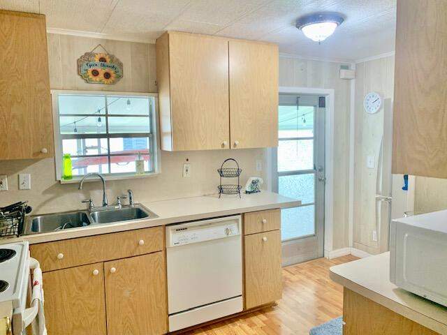 2 bedroom Mobile Home at 505 N Ruby Avenue, Silver Shores (96.0), Key Largo — photo 3