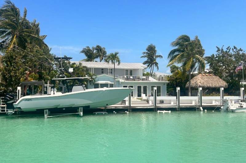 4 bedroom Single Family Residence at 1100 S Indies Drive, Toms Harbor (61.0), Duck Key — photo 2