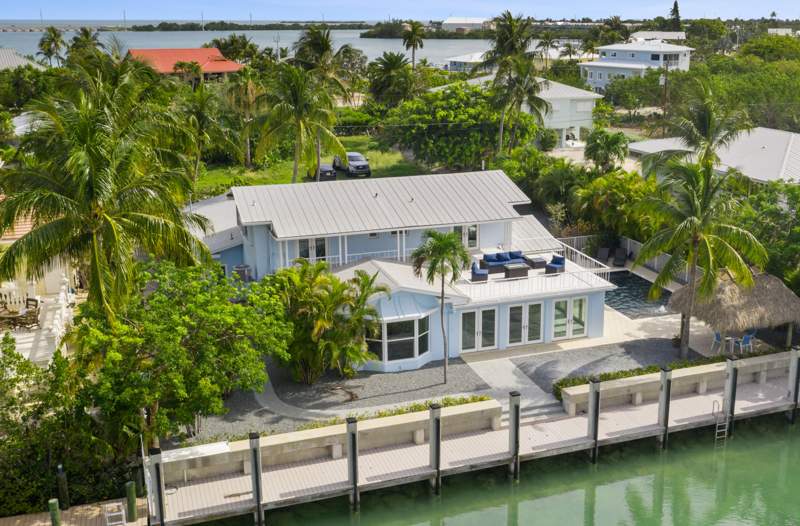 4 bedroom Single Family Residence at 1100 S Indies Drive, Toms Harbor (61.0), Duck Key — photo 3