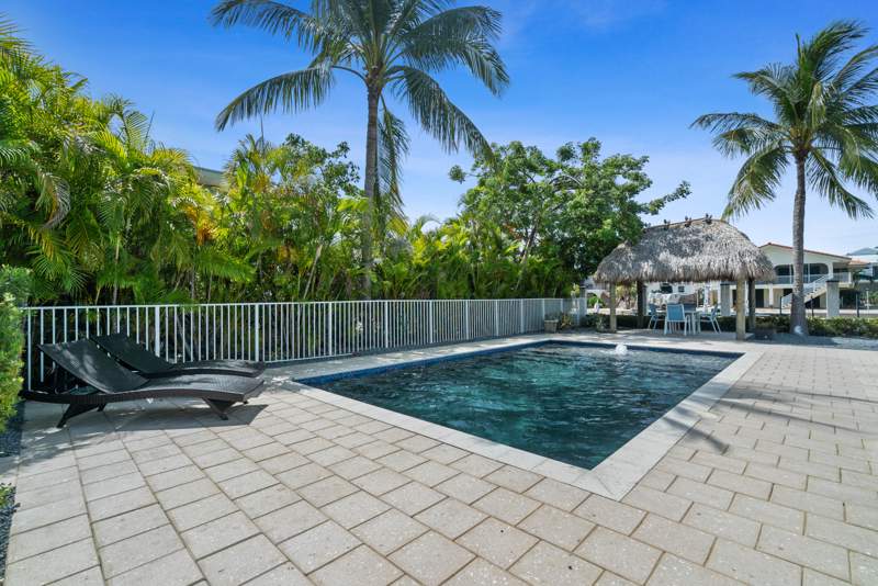 4 bedroom Single Family Residence at 1100 S Indies Drive, Toms Harbor (61.0), Duck Key — photo 5
