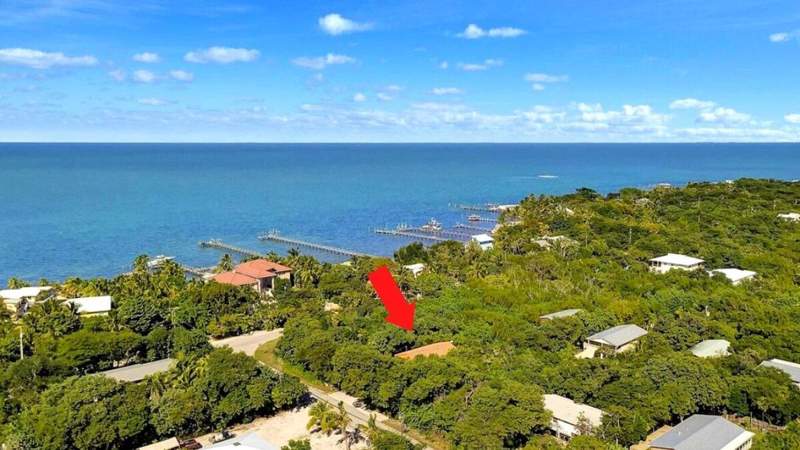 2 bedroom Single Family Residence at 377 Guava Avenue, Crains Sub (58.0), Marathon — photo 2