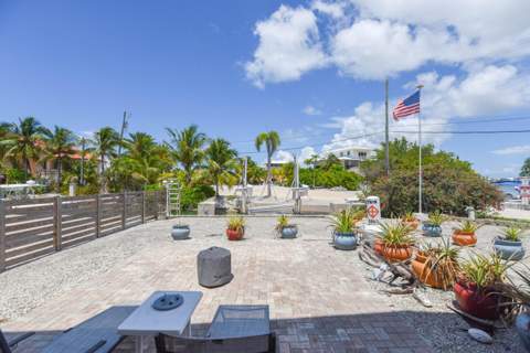 706 E Caribbean Drive, Summerland Key FL - photo 21 of 39