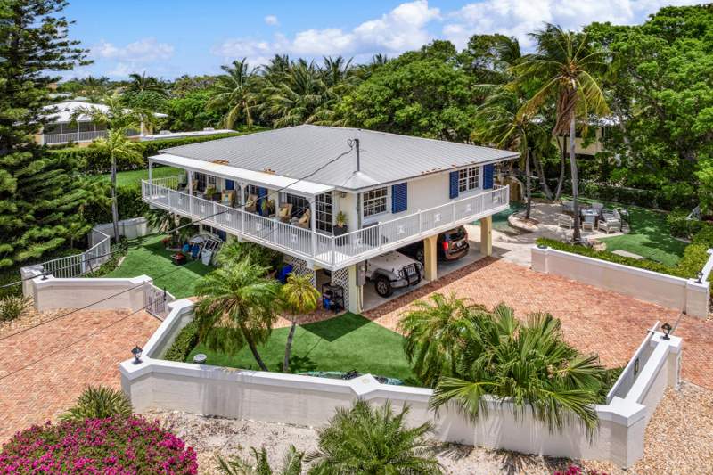 3 bedroom Single Family Residence at 235 W Seaview Circle, Plantation Island (61.0), Duck Key — photo 2