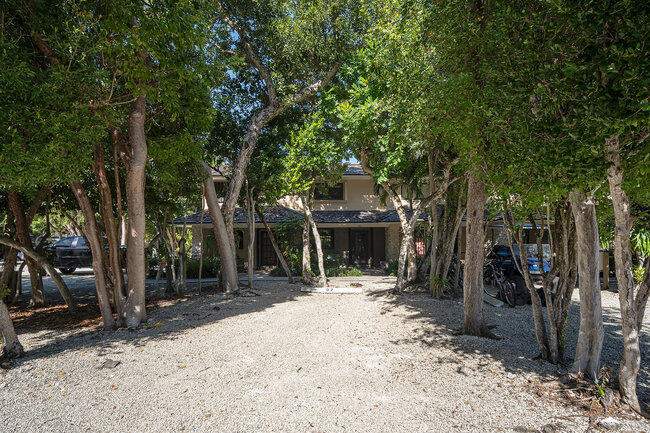 2 bedroom Townhouse at 96000 Overseas Highway #Apt D2, Buttonwood Bay (96.0), Key Largo — photo 4