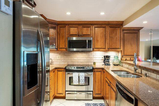 2 bedroom Townhouse at 96000 Overseas Highway #Apt D2, Buttonwood Bay (96.0), Key Largo — photo 5