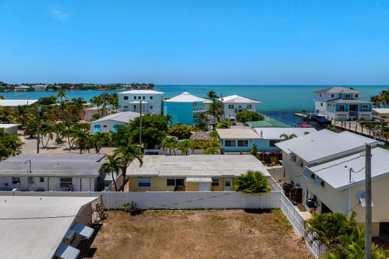 3 bedroom Single Family Residence at 11554 5th Avenue Ocean, Little Venice (53.0), Marathon — photo 4