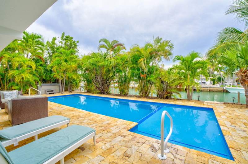 6 bedroom Single Family Residence at 581 10th Street, Key Colony Bch 1st Addn Amd Plat (53.5), Key Colony — photo 2