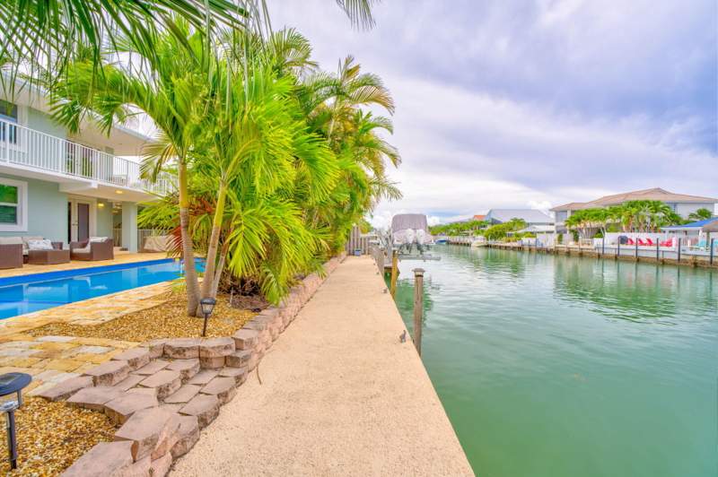 6 bedroom Single Family Residence at 581 10th Street, Key Colony Bch 1st Addn Amd Plat (53.5), Key Colony — photo 3