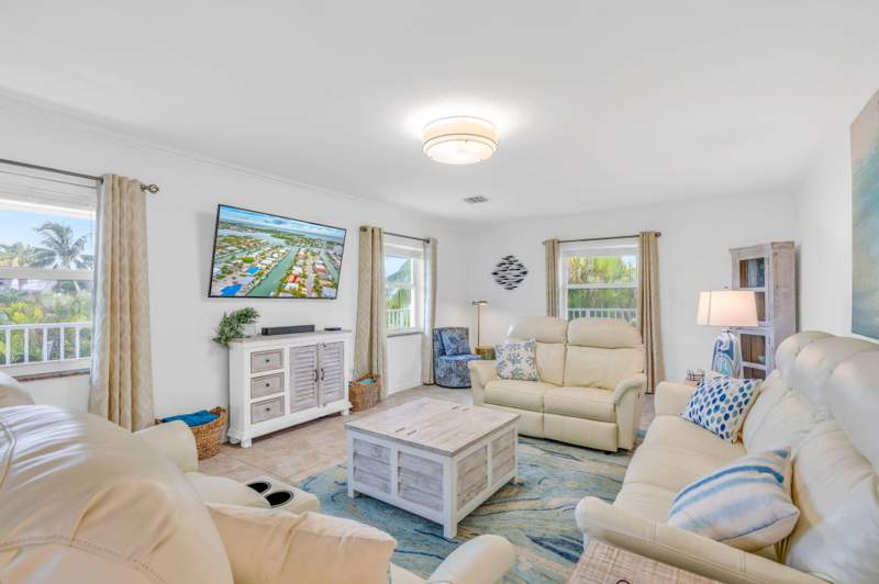6 bedroom Single Family Residence at 581 10th Street, Key Colony Bch 1st Addn Amd Plat (53.5), Key Colony — photo 4