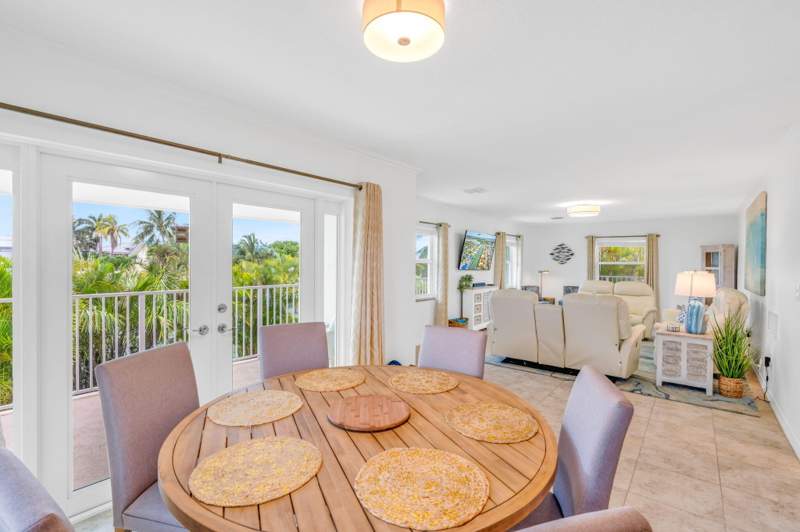 6 bedroom Single Family Residence at 581 10th Street, Key Colony Bch 1st Addn Amd Plat (53.5), Key Colony — photo 5
