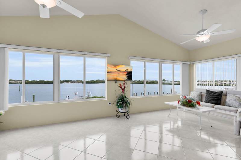 5 bedroom Single Family Residence at 900 Shelter Bay Dr Ocean Drive, Key Colony Bch 1st Addn Amd Plat (53.5), Key Colony — photo 3