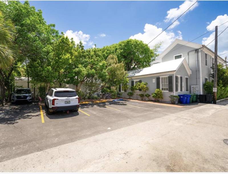 5 bedroom Multi-Units at 416 Fleming Street, Old Town - Unlisted (1.0), Key West — photo 2