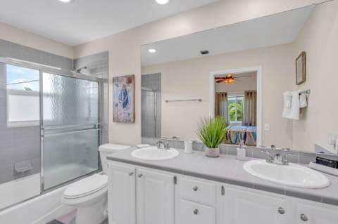 101 N Coral Lane, Key Colony FL - photo 17 of 43