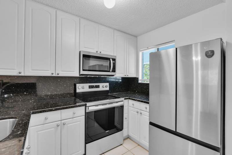 2 bedroom Condominium at 98402 Windward Avenue, Landings of Largo (98.0), Key Largo — photo 2