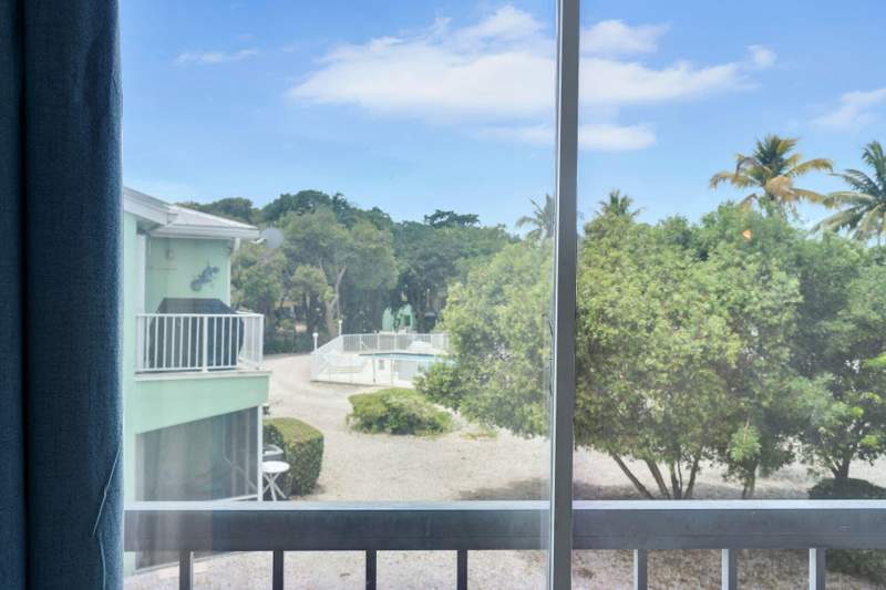 2 bedroom Condominium at 98402 Windward Avenue, Landings of Largo (98.0), Key Largo — photo 4