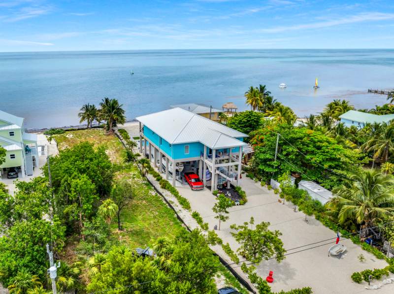 4 bedroom Single Family Residence at 58244 Overseas Highway, Crains Sub (58.0), Marathon — photo 3