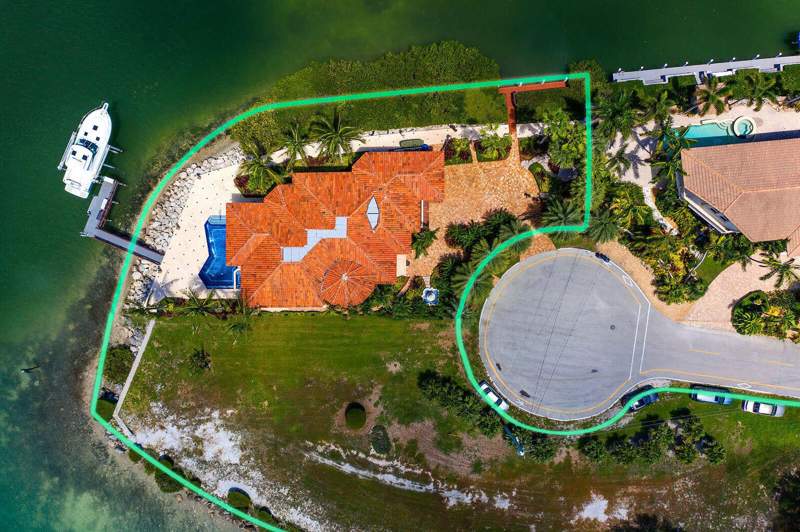 5 bedroom Single Family Residence at 390 13Th Street, Coury Sub (53.5), Key Colony — photo 5