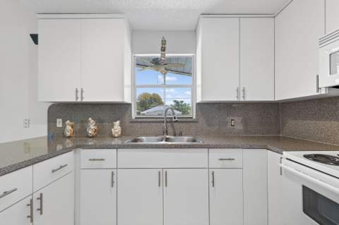 414 N Mahogany Avenue, Key Largo FL - photo 17 of 69