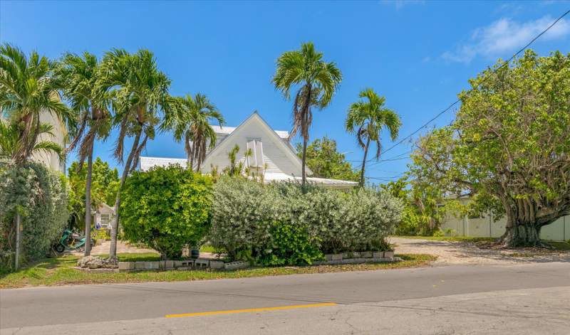 7 bedroom Multi-Units at 901 Eisenhower Drive, Benj Alburys Subd (2.0), Key West — photo 4