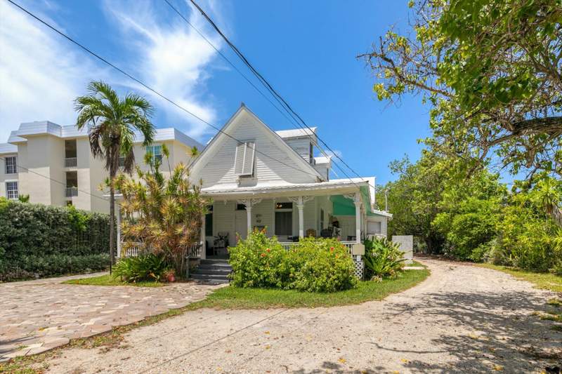7 bedroom Multi-Units at 901 Eisenhower Drive, Benj Alburys Subd (2.0), Key West — photo 2