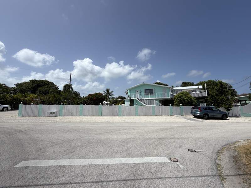 4 bedroom Single Family Residence at 322 3rd Road, Largo Sound Vill (104.0), Key Largo — photo 3