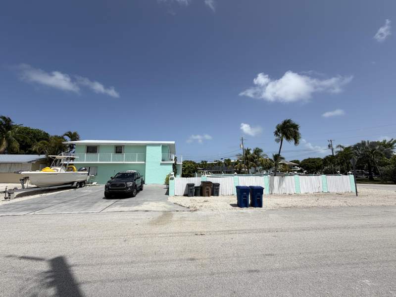 4 bedroom Single Family Residence at 322 3rd Road, Largo Sound Vill (104.0), Key Largo — photo 4