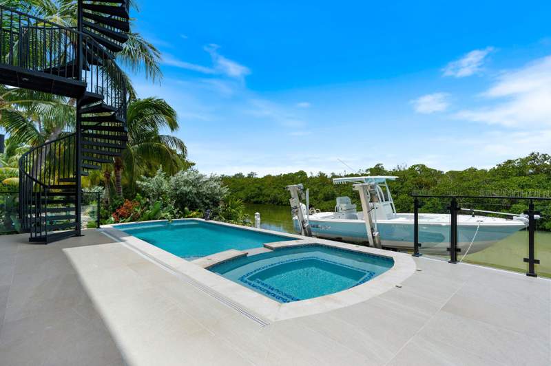 6 bedroom Single Family Residence at 77350 Overseas Highway, Davis Shores (77.0), Lower Matecumbe — photo 3