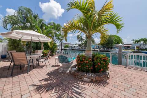 490 10th Street, Key Colony FL - photo 7 of 39