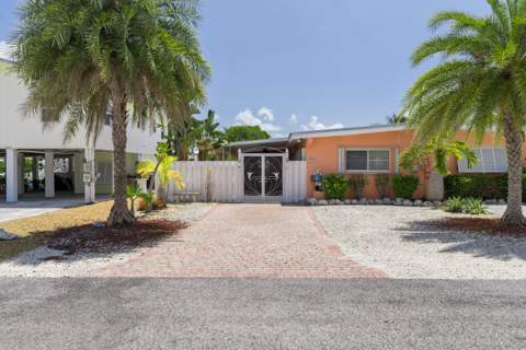 490 10th Street, Key Colony FL - photo 11 of 39