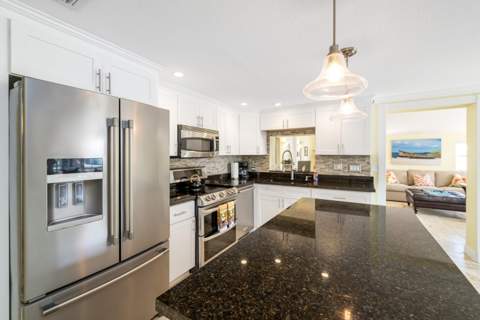 490 10th Street, Key Colony FL - photo 6 of 39