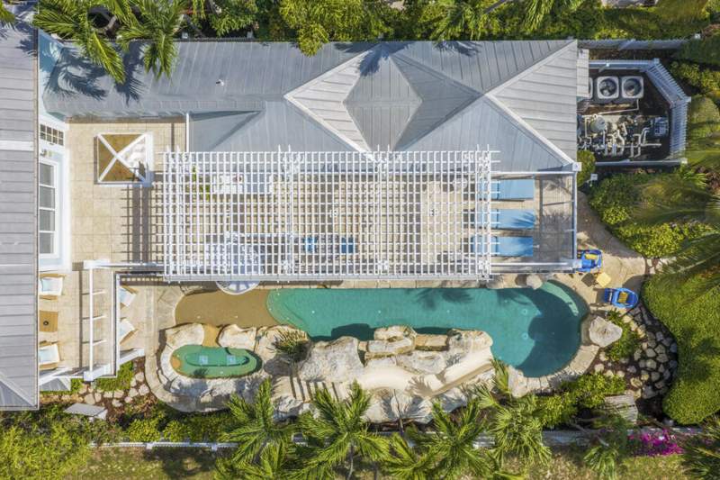 6 bedroom Single Family Residence at 32 Sunset Key Drive, Sunset Key (Tank) Island Unrcd (0.0), Key West — photo 3