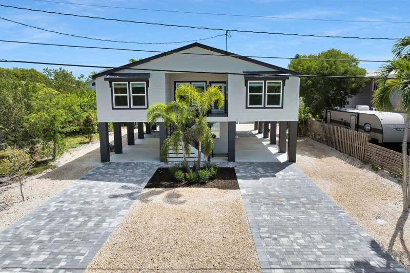 4 bedroom Single Family Residence at 2211 San Sebastian Drive, Doctors Arm (30.5), Big Pine Key — photo 2
