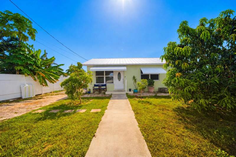 3 bedroom Single Family Residence at 27 N Lake Drive, Summerland Key Cove (25.0), Summerland Key — photo 4
