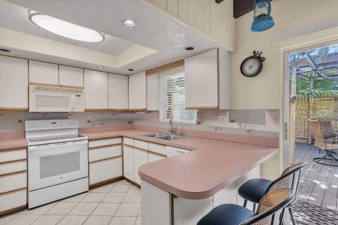 5353 Dogwood Dell Street, Marathon FL - photo 12 of 56