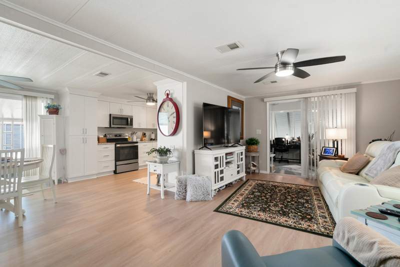 2 bedroom Mobile Home at 903 S Emerald Drive, Silver Shores (96.0), Key Largo — photo 2