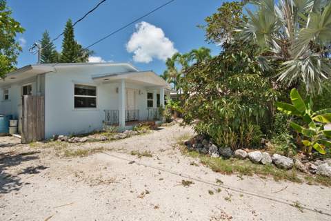 207 Hibiscus Street, Plantation Key FL - photo 10 of 42