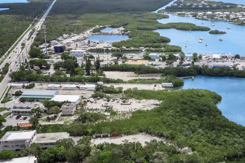 5 bedroom Multi-Units at 13755 Overseas Highway, Driftwood Estates (54.0), Marathon — photo 4