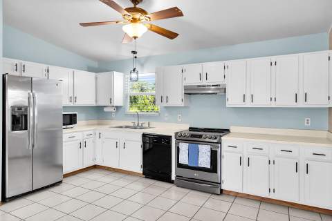 1821 Bittersweet Avenue, Big Pine Key FL - photo 18 of 52