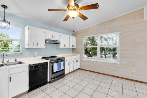 1821 Bittersweet Avenue, Big Pine Key FL - photo 19 of 52