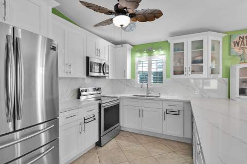 29313 Coconut Palm Drive, Big Pine Key FL - photo 9 of 40