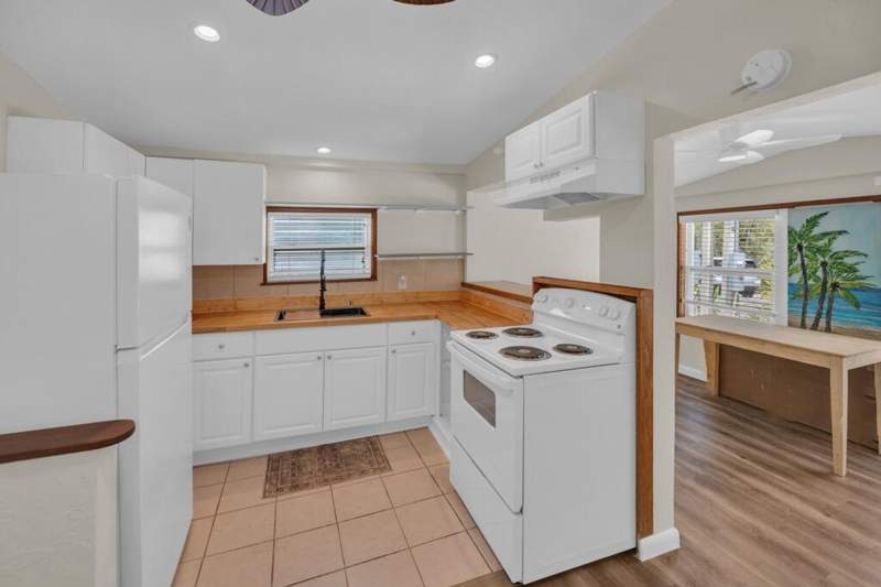 5 bedroom Single Family Residence at 235 Antigua Road, Harris Ocean Park (93.0), Key Largo — photo 3