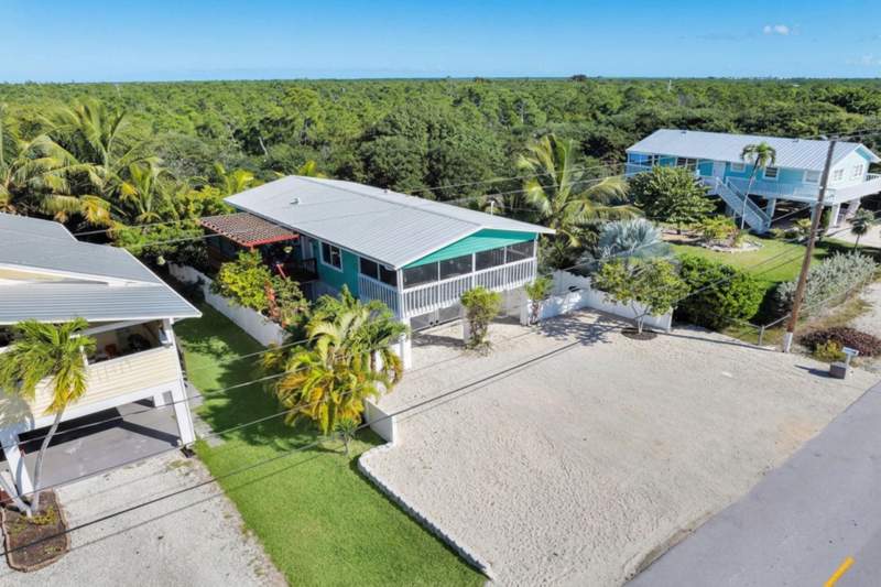 2 bedroom Single Family Residence at 29313 Coconut Palm Drive, Eden Pines Colony (29.0), Big Pine Key — photo 2