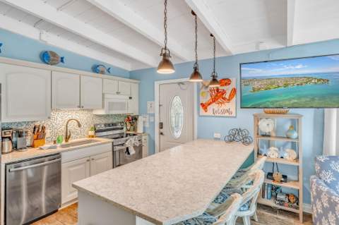 441 10th Street, Key Colony FL - photo 7 of 32