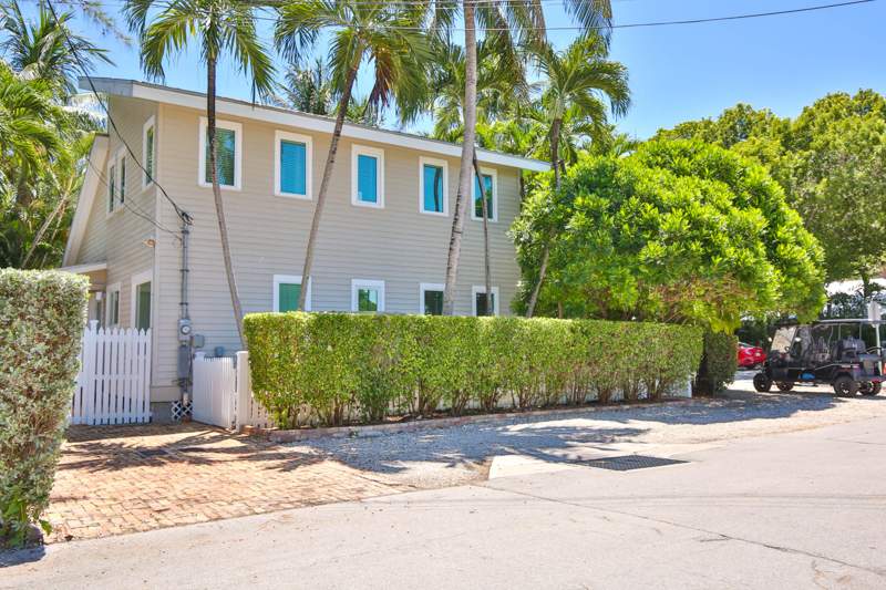 3 bedroom Single Family Residence at 1300 Seminary Street, Tropical Bldt & Investment Co Sub (2.0), Key West — photo 2