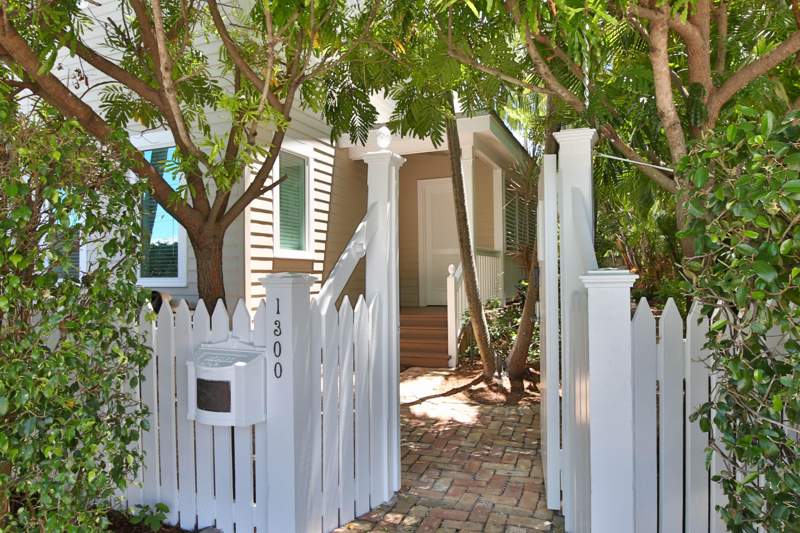 3 bedroom Single Family Residence at 1300 Seminary Street, Tropical Bldt & Investment Co Sub (2.0), Key West — photo 3
