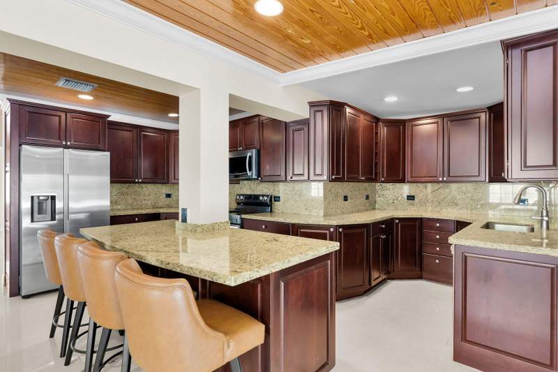 5 bedroom Single Family Residence at 8055 Tuna Drive, N Marathon Shores (51.5), Marathon — photo 4