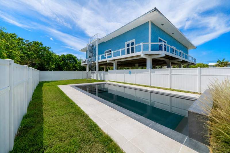 4 bedroom Single Family Residence at 235 Tropical Avenue, Crains Sub (58.0), Marathon — photo 2